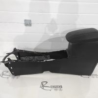 Централна конзола с подлакътник за Toyota Corolla E18 2013-2019 58910-02351, снимка 1 - Части - 45205879