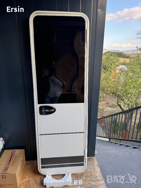 Оригинална врата За Каравана Fendt от най новите модели (Вратата е като нова), снимка 1