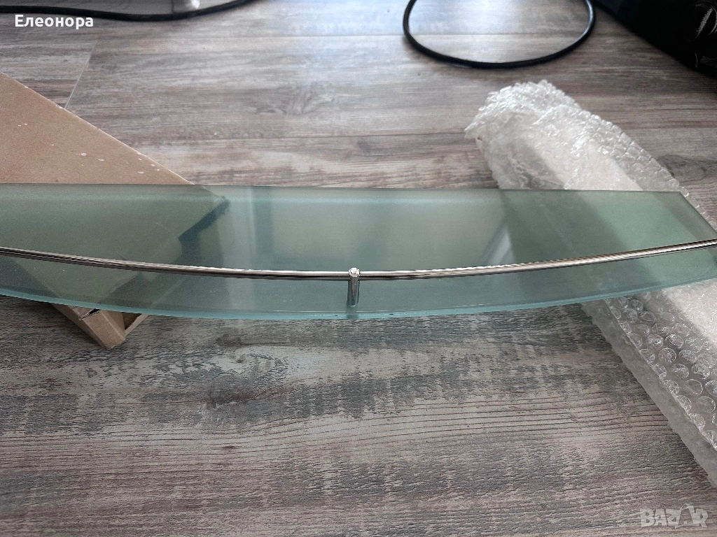 Нова стъклена мат етажерка за баня , снимка 1