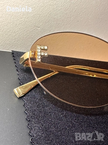 Слънчеви очила Fendi, снимка 2 - Други - 53913447