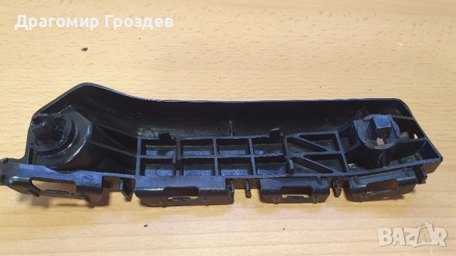 Оригинален ляв държач (скоба) за предна броня за Toyota Yaris / Тойота Ярис (2011-2017), снимка 4 - Части - 52532241