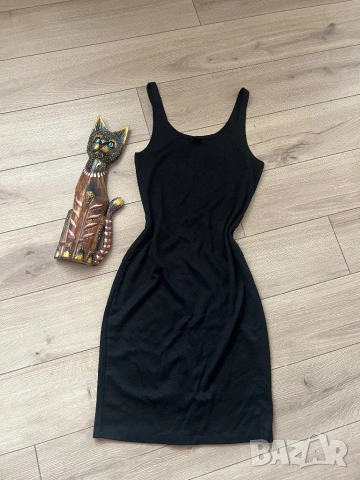 Къса черна рокля