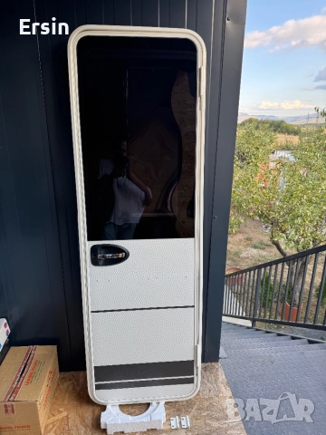 Оригинална врата За Каравана Fendt от най новите модели (Вратата е като нова), снимка 1