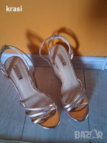 сандали на платформа, закупени от Англия 