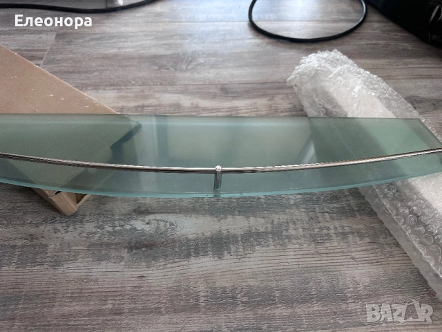 Нова стъклена мат етажерка за баня 