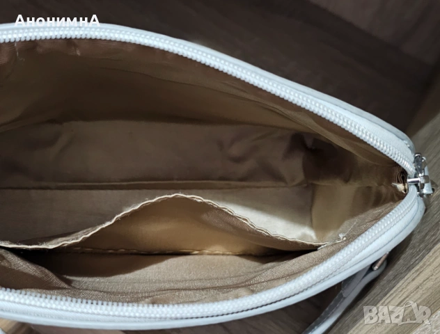 Дамска чанта, снимка 5 - Чанти - 53566327