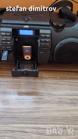 JVC Boomblaster RV NB52 с радио + CD + USB + докинг станция за iPod

, снимка 5 - Аудиосистеми - 45582669