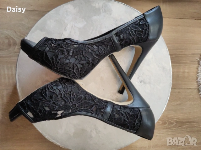 Черни обувки на висок ток, дантела + изкуствена кожа, 41 номер, снимка 2 - Дамски обувки на ток - 53029558