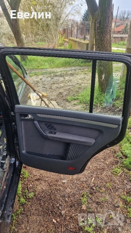 задна дясна врата ,черна от VW Touran 2006г