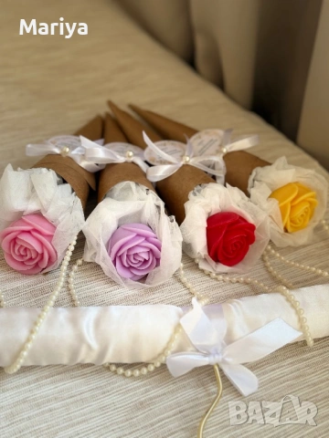 Красив букет с ароматно цвете от восък и крафт хартия  , снимка 4 - Изкуствени цветя - 51279385