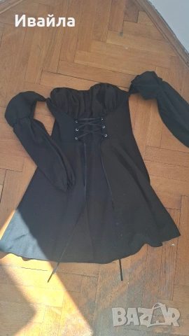 Черна рокля