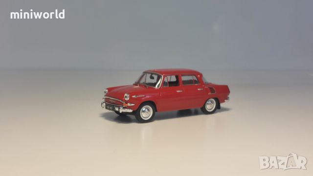 Skoda 1000MB 1968 - мащаб 1:43 на IXO моделът е нов в PVC дисплей-кейс, снимка 2 - Колекции - 46054858