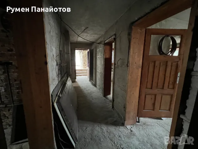 Просторен етаж от къща + приземен етаж в сърцето на Карлово–самостоятелност и природа!, снимка 15 - Къщи - 49100994