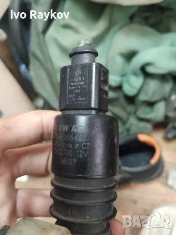 Помпичка чистачки VW Golf 5 2.0 TDI , 1К6955651, снимка 4 - Части - 50243429