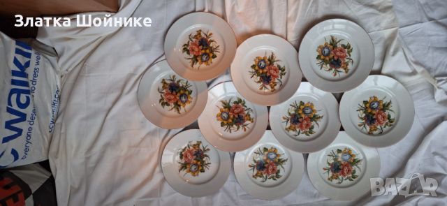 Антика Социалистическа носталгия,като нови  български порцелан 12 чинии от времето на соца 