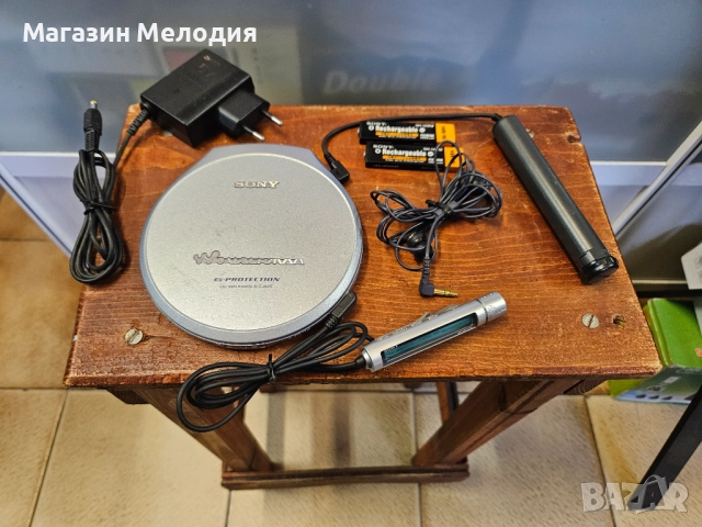 Дискмен SONY D-EJ925 Walkman Portable CD Player Xtra Lightweight Skip G-protection В отлично техниче, снимка 7 - Други - 52639867
