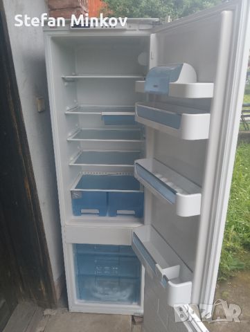 хладилник с фризер за вграждане, снимка 1 - Хладилници - 45951443