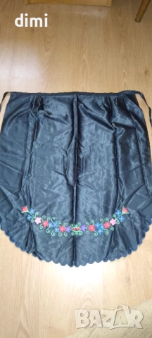 Автентични Сатенени Бродирани Престилки 