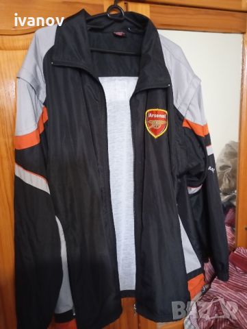 Спортно яке Arsenal , снимка 1 - Спортни дрехи, екипи - 46455381