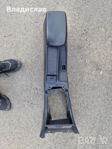 Подлакътник и средна конзола Volvo v40 , снимка 2 - Части - 49668820