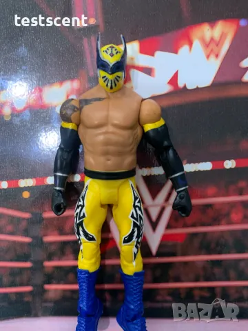 Екшън фигура WWE Sin Cara Син Кара Basic Series Yellow Lucha играчка, снимка 4 - Други - 48360717