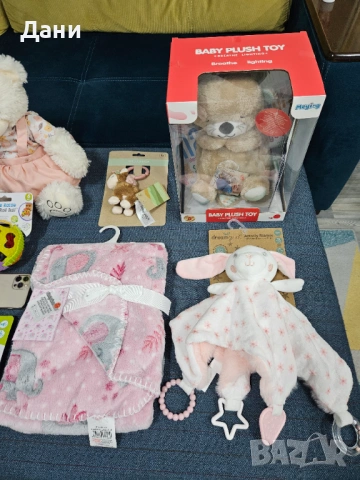 Продавам Чисто НОВИ бебешки играчки с етикетите, видра, мече, одеяло, дрънкалки, снимка 2 - Плюшени играчки - 53624948