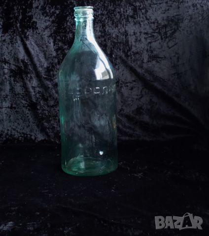 Стара бутилка с надпис МИНЕРАЛНА ВОДА