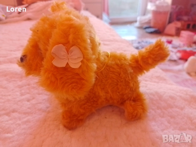 Подарявам кученце играчка