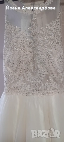 Продавам роклята си. Облечена един път за няколко часа