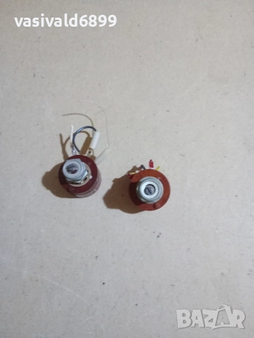 Два потенциометъра 