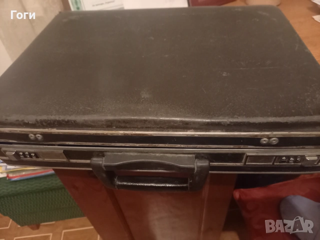 Стар модел куфар 