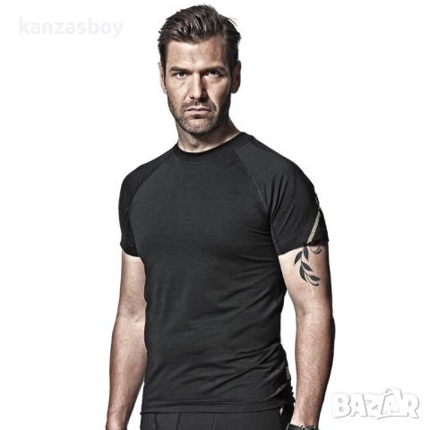 Snickers First Layer - страхотна мъжка тениска Л