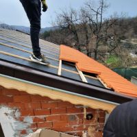 Ремонт на покриви отстраняване на течове смяна на улуци смяна на вчупен и не ми е, снимка 3 - Дърводелски услуги - 45336296