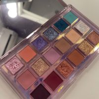 Huda Beauty Mercury Retrograde и Naughty палитри, снимка 8 - Декоративна козметика - 45074512