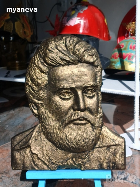 Ботев , скулптурен барелеф от Йордан Кръчмаров . , снимка 1
