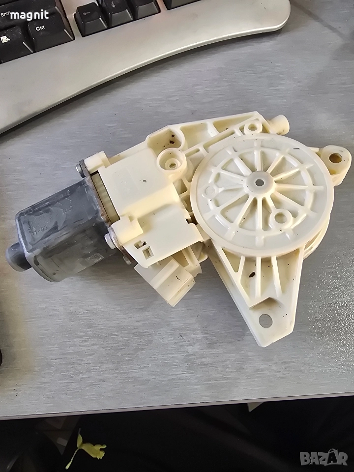 A2048200542 Мотор за стъклоповдигач задно ляво за Mercedes E W212, снимка 1