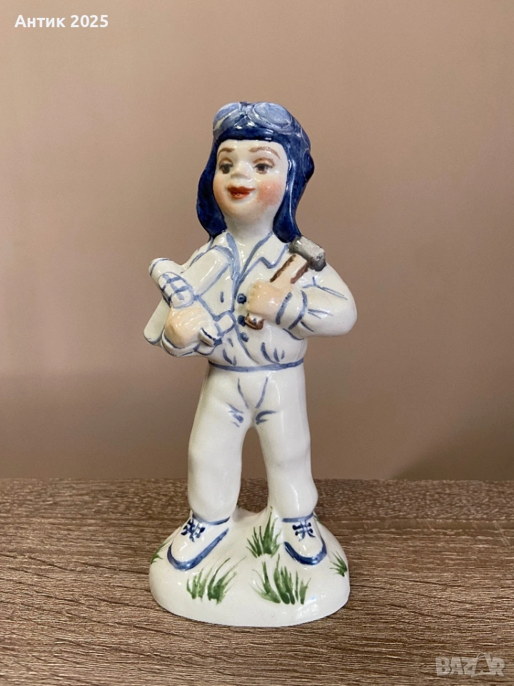Винтидж порцеланова статуетка „Млад авиатор“, СССР, снимка 1
