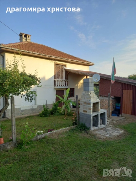 Къща с двор в с.Българи, снимка 1