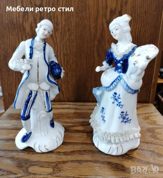 Красива двойка порцеланови фигурки в бяло и кобалтово синьо със златисти акценти., снимка 1