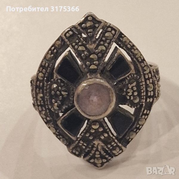 Стар сребърен пръстен с турмалин отгоре и странично лунен камък, снимка 1