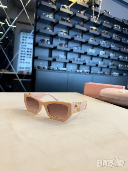 очила с черен обикновен калъф miu miu , снимка 1