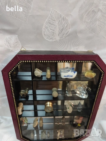 Стенна витрина с огледален гръб за малки фигурки, снимка 4 - Антикварни и старинни предмети - 54214774