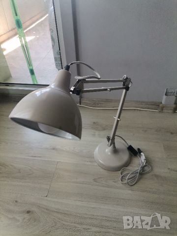 Лампа с подвижни рамене, снимка 1 - Настолни лампи - 46006323