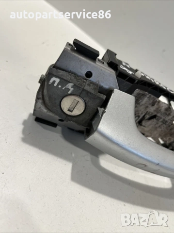 Външна дръжка предна дясна сребриста за Volkswagen Scirocco 2.0 Tfsi (2008) 1K8839885E, снимка 2 - Части - 54164512