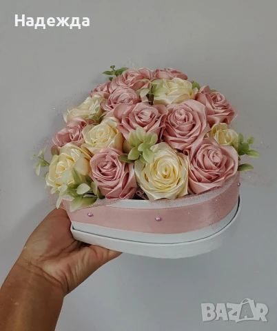 Букет 17 сатенени рози , снимка 3 - Изкуствени цветя - 51166300