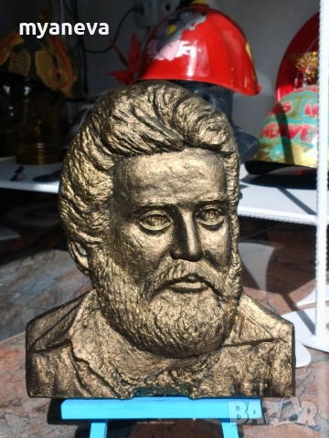 Ботев , скулптурен барелеф от Йордан Кръчмаров . 