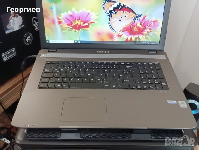 Лаптоп Medion Akoya E7225 / 17,3", снимка 2 - Лаптопи за дома - 54103790