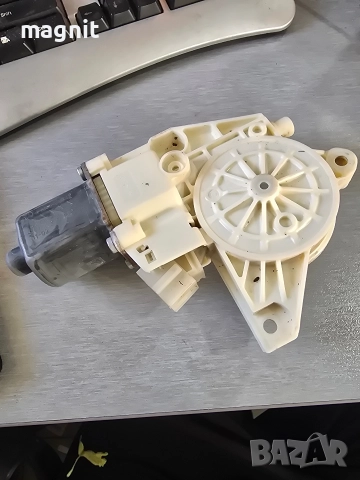 A2048200542 Мотор за стъклоповдигач задно ляво за Mercedes E W212