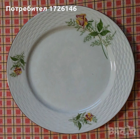 Порцеланови чинии със златен кант от Чехословакия - 6 броя 