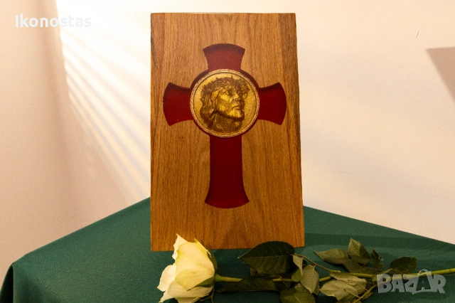 Релефна дървена икона с позлатен образ на Исус Христос, инкрустиран в смола, снимка 6 - Икони - 53225060